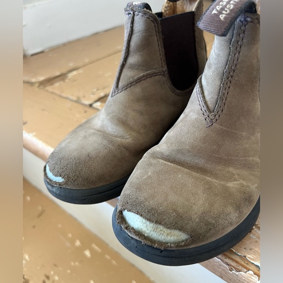 Kid’s Blundstone Chelsea Boot #565 - Picture 5 of 8